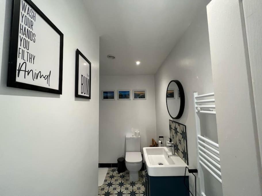 Orchard Lodge -Coastal Retreat, New Build, Village Views, Private Garden And Terrace Saint Brides Major ภายนอก รูปภาพ